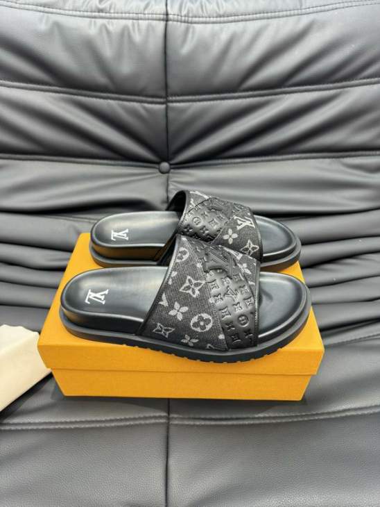 Picture of Louis Vuitton Slippers _SKULVsz38-45mnf04271336